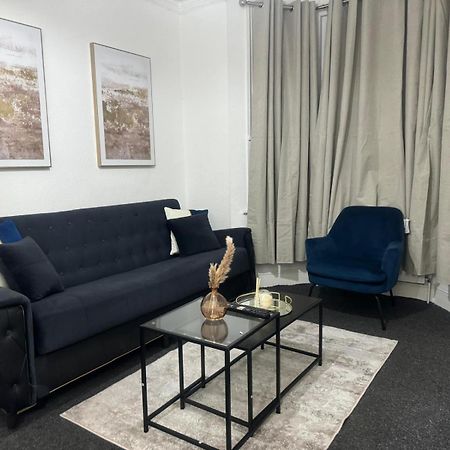 Apartament House By Araminta Houslow Hounslow Zewnętrze zdjęcie
